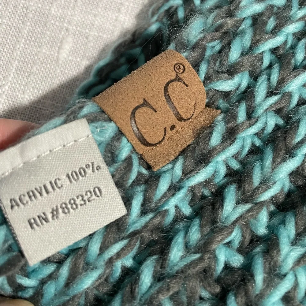 NWT C.C Chunky Crocheted Acrylic Scarf With Fringe Gray/Teal